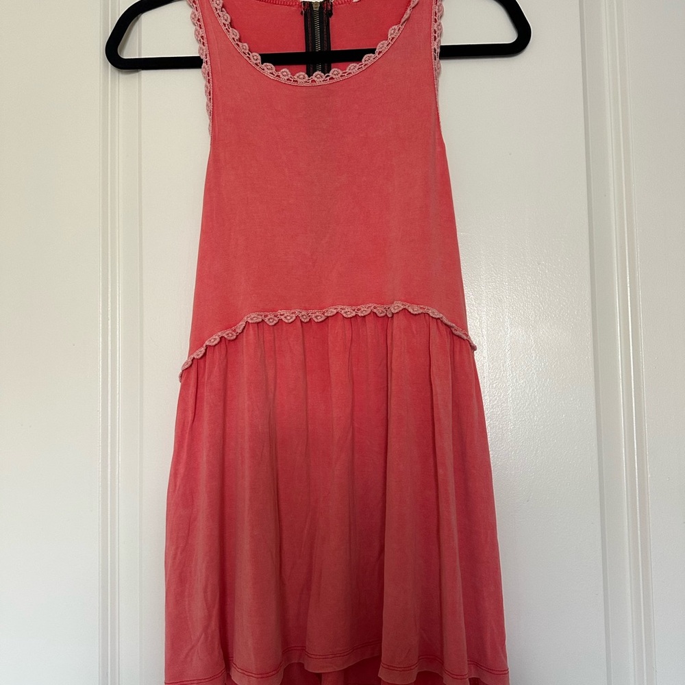 Soft Coral Tiered Tank Top with Sleeveless Design